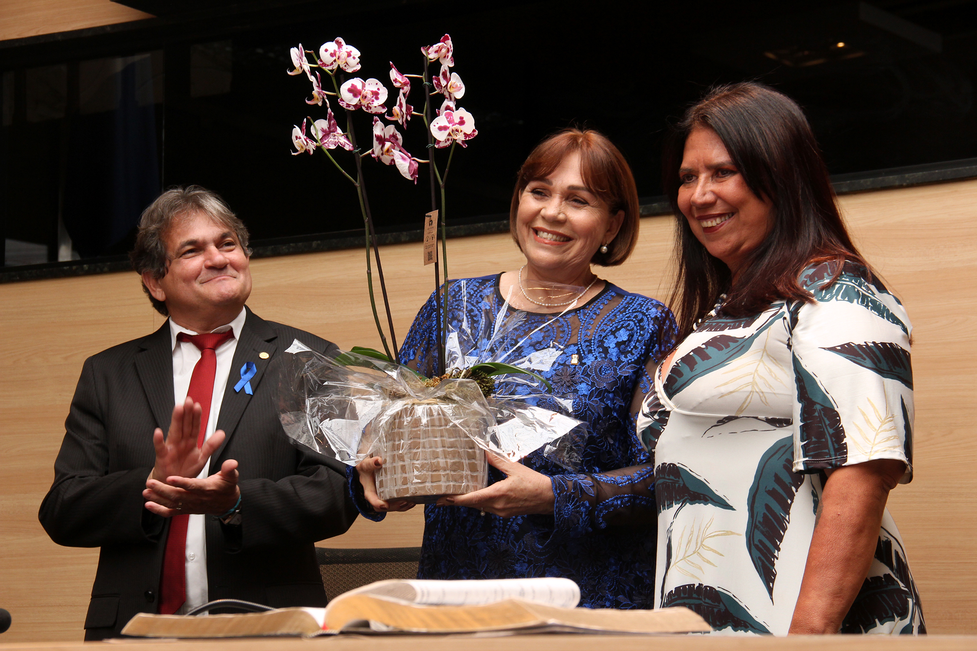 reitora ufrpe recebe flores