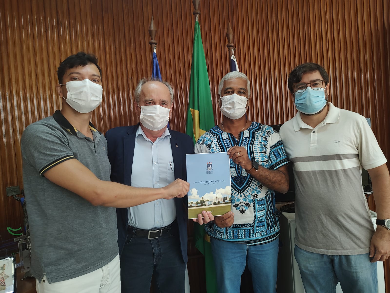 reunião reitor e convidados