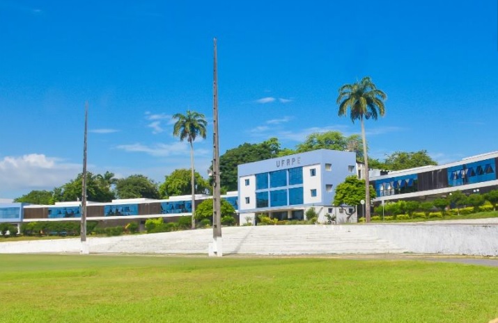 fachada do prédio central da UFRPE