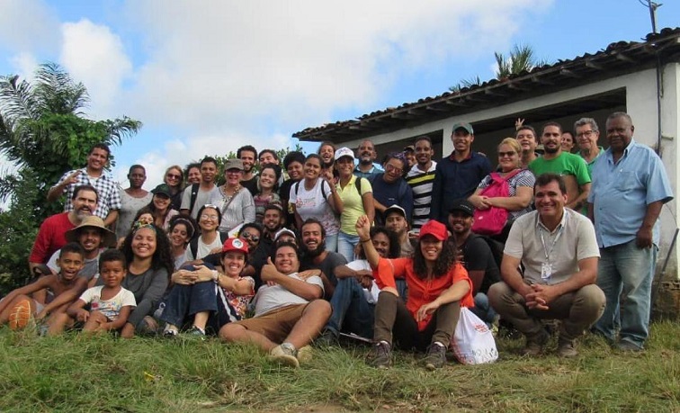 grupo de estudantes do curso de Agroecologia