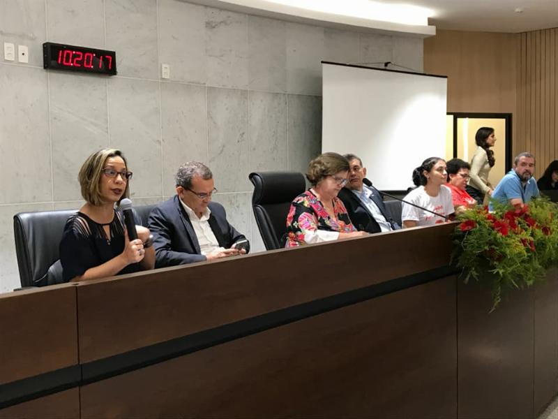 Professora Flávia Conceição fala sobre importância do espanhol na matriz curricular