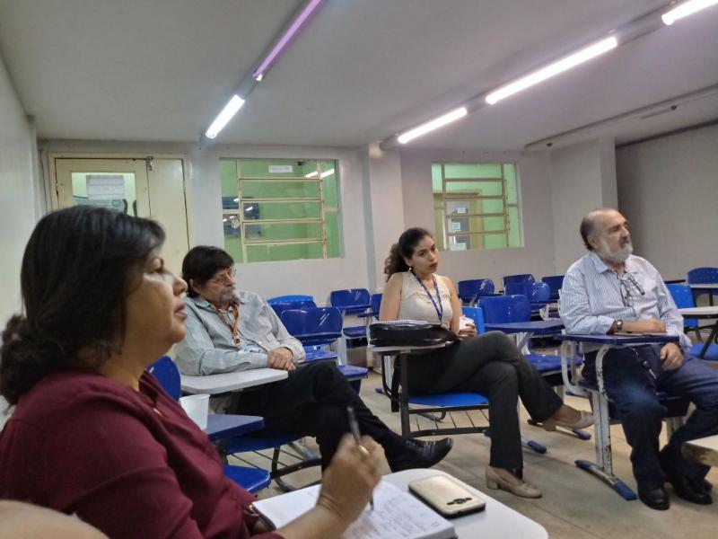 Equipes da coordenação de egressos, codai e sebra em reunião
