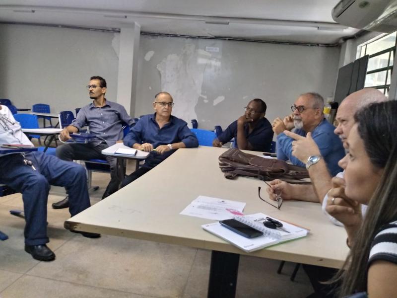Equipes da coordenação de egressos, codai e sebra em reunião