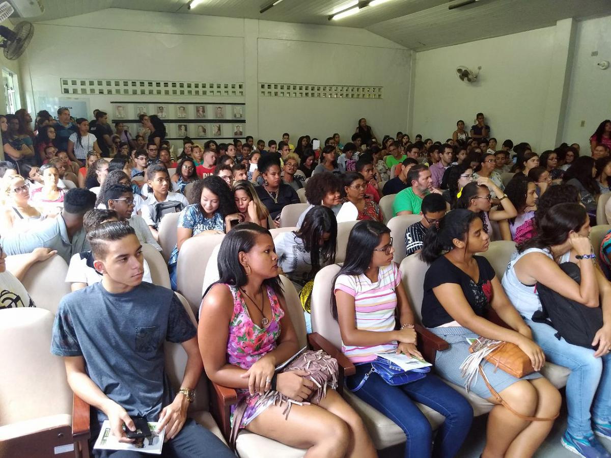 Auditório do Codai lotado de estudantes para Aula Inaugural