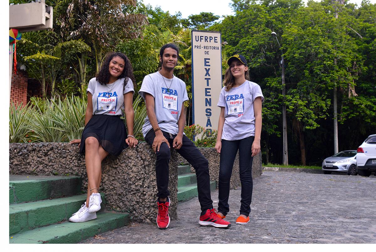 Imagem dos três estudantes aprovados pelo Prepex no Sisu
