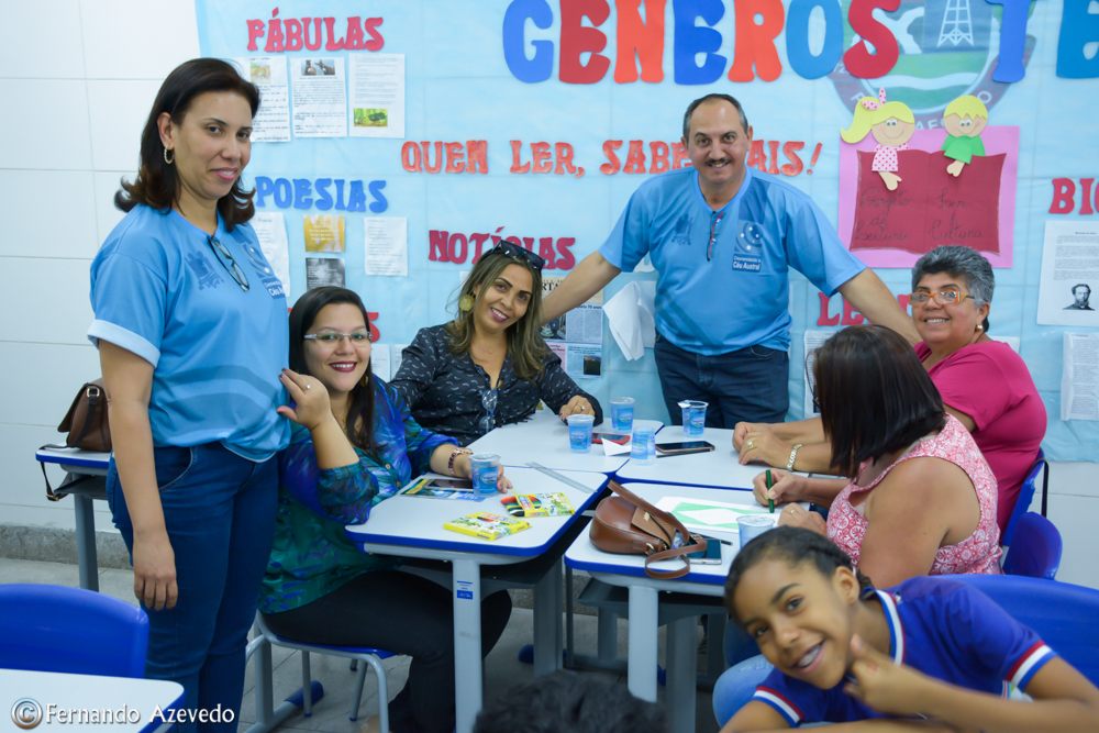 Professores e alunos em oficina