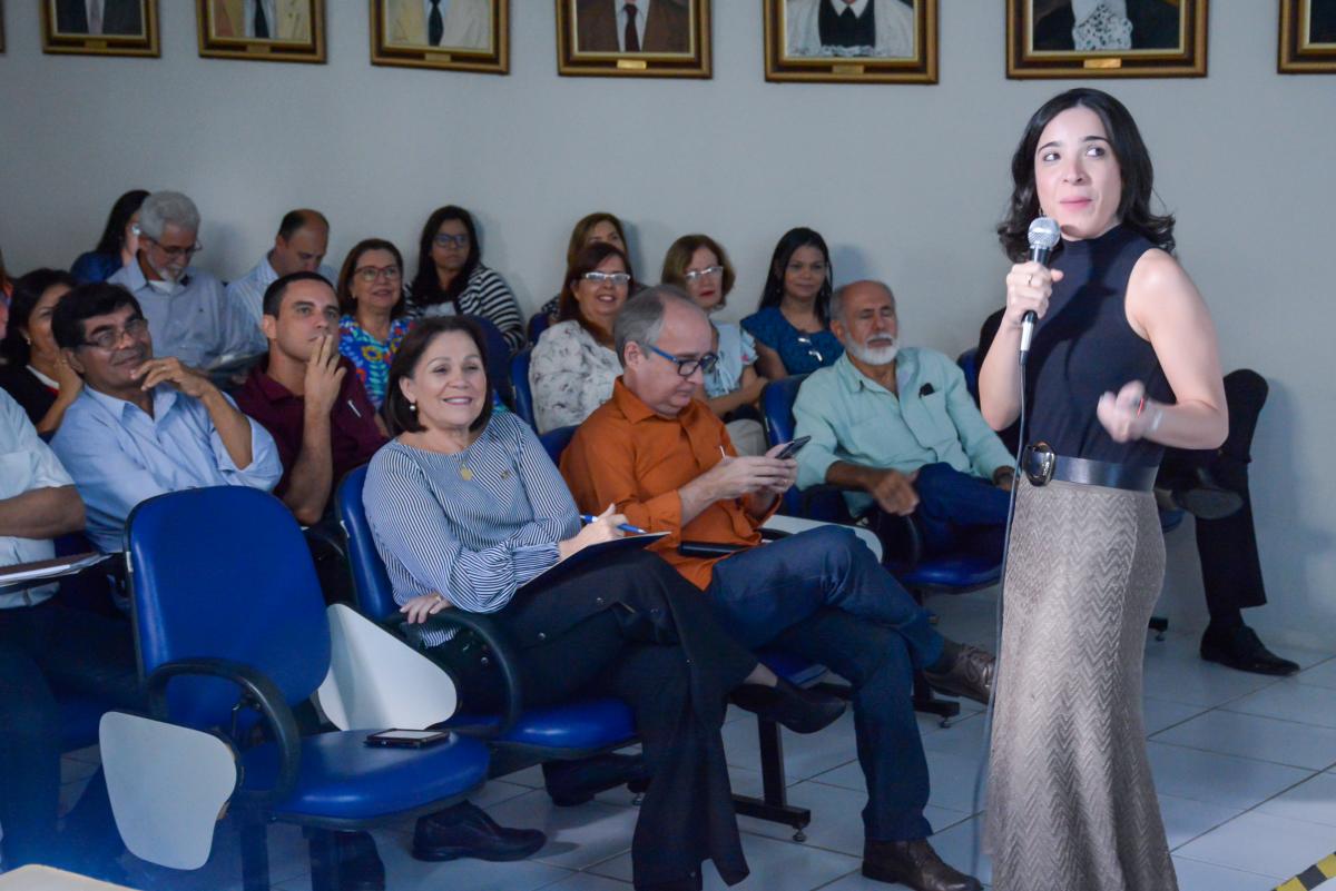 Pró-reitora de planejamento realiza sua apresentação