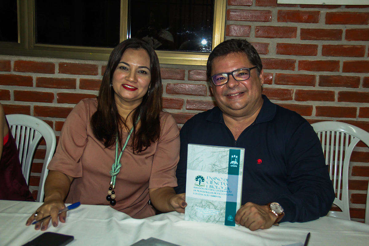 Cirdes Numes e Monica Folena: organizadores de "Ensino das Ciências e Biologia"