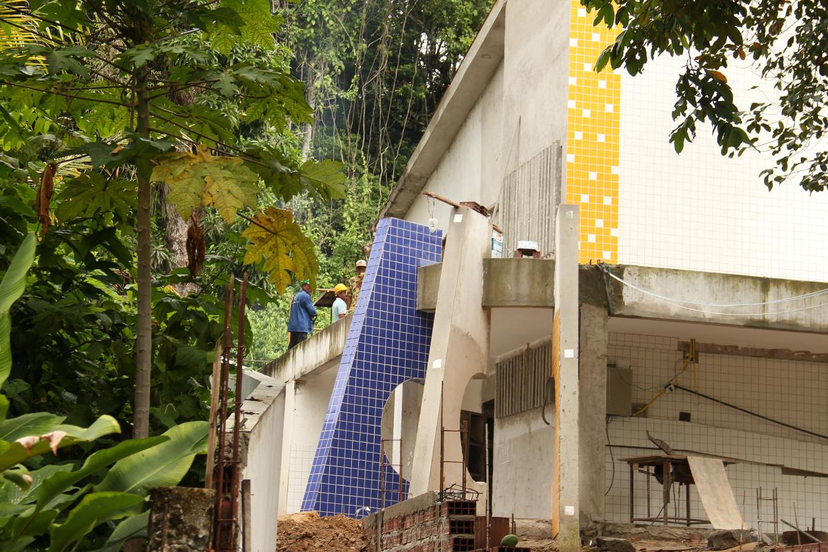 fachada da creche em obras
