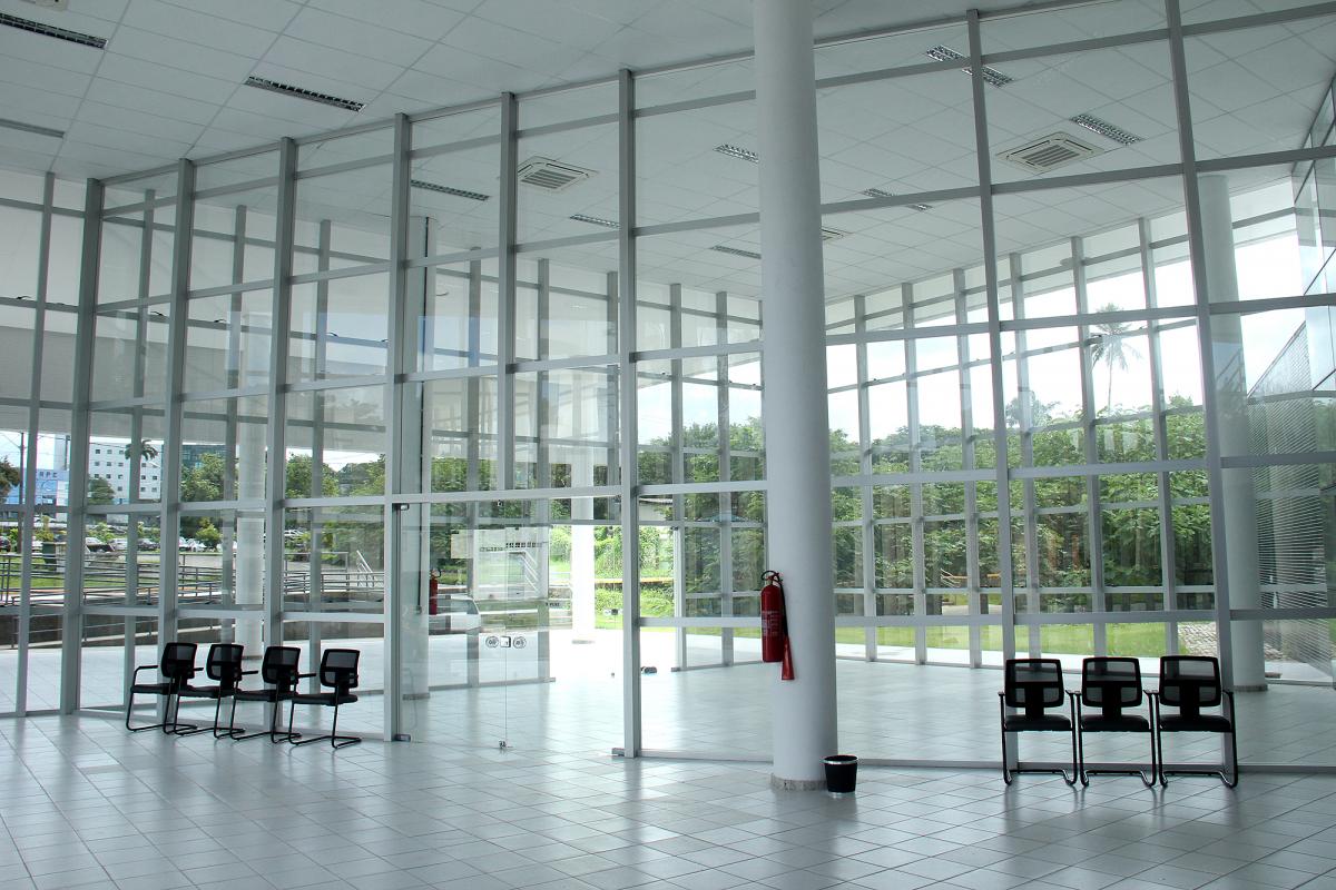 foto do interior da biblioteca