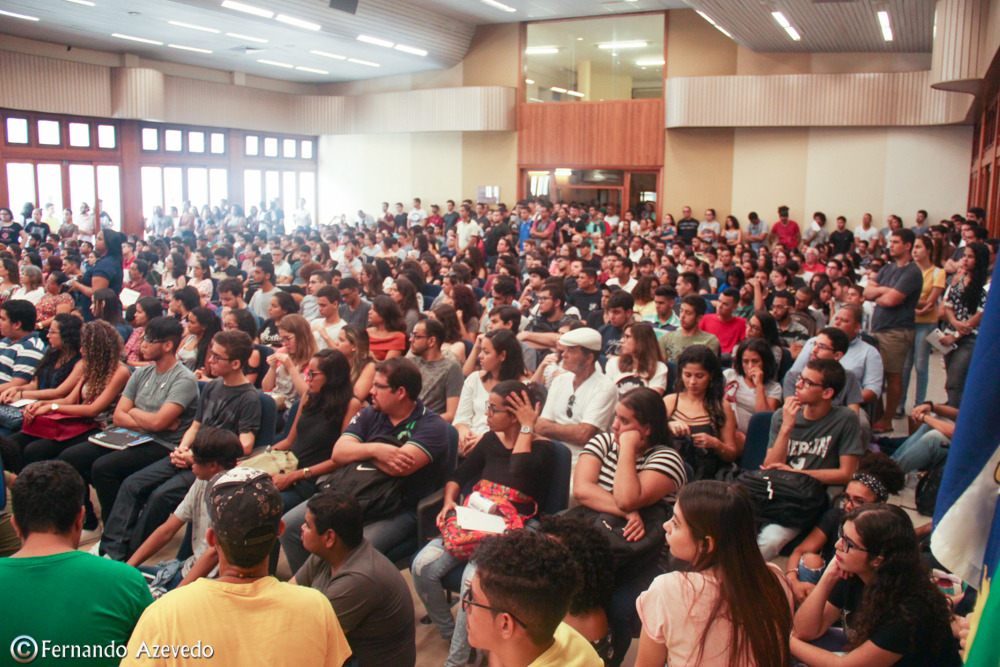 Salão Nobre da UFRPE lotado durante aula inaugural