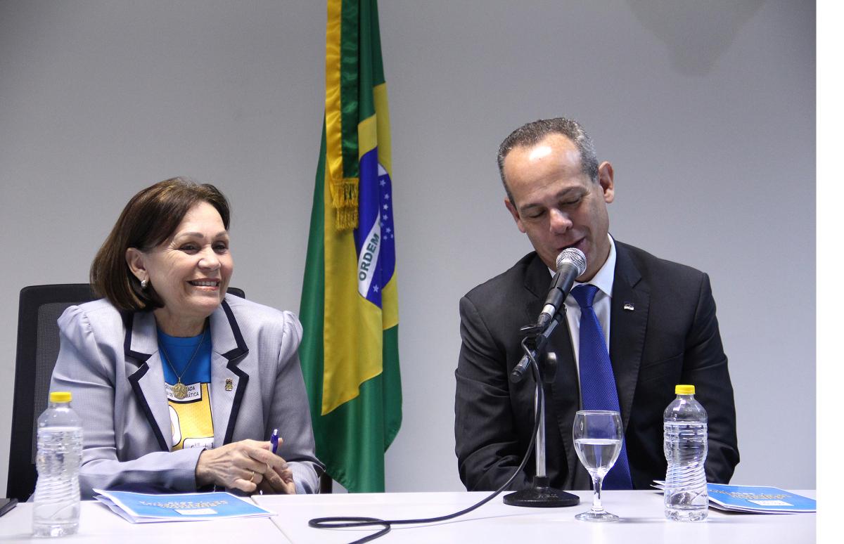 reitora e secretário de educação de pernambuco