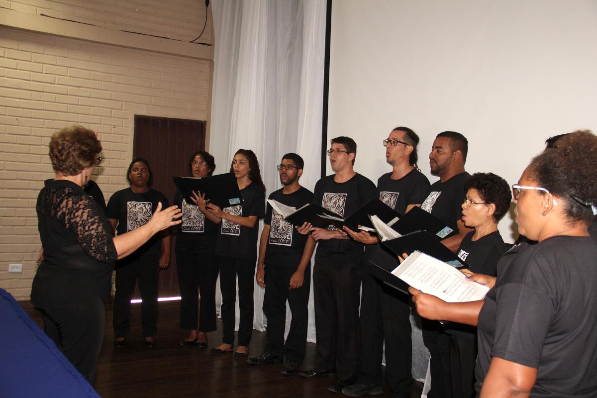 Coral da UFRPE se apresenta durante evento