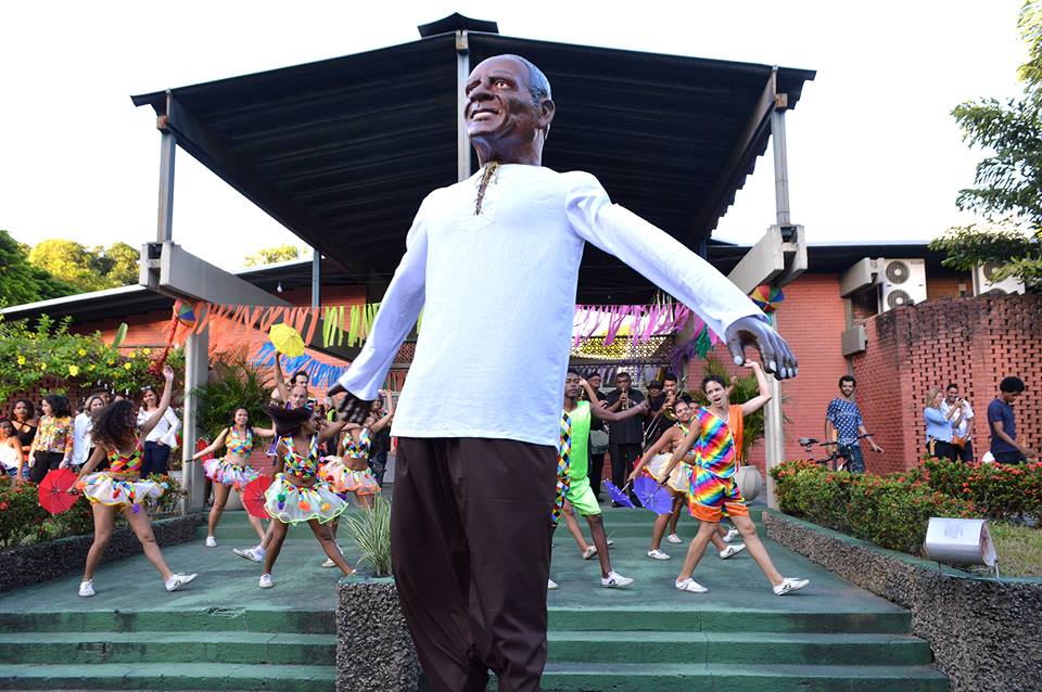 Boneco Gigante de Naná Vasconcelos é lançado na Pró-Reitoria de Extensão