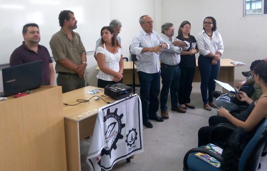 Estudantes da engenharia de pesca e professores participam da recepção aos calouros