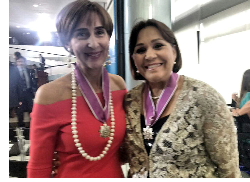 Viviane Senna e Maria José de Sena posam juntas