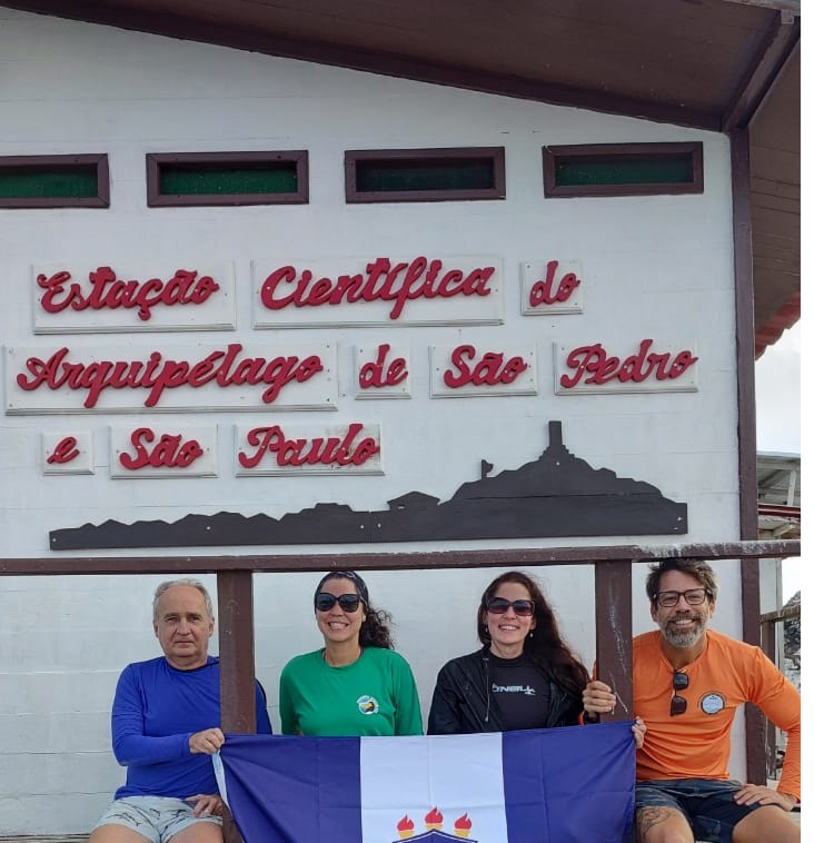 pesquisadores na ilha