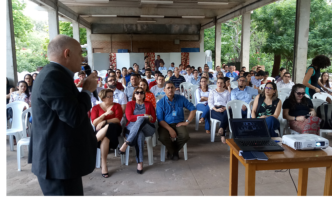 Comunidade da unidade serra talhada ouve reitor da UFCA