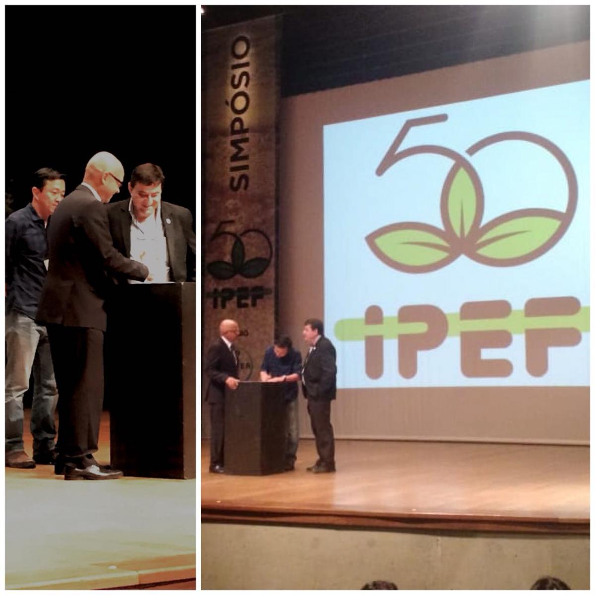 foto dos pesquisadores da ufrpe e ipef assinando a parceria