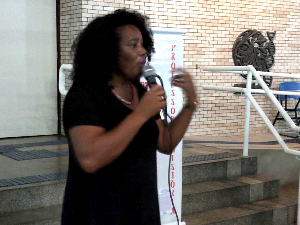 fotos evento com pessoas reunidas