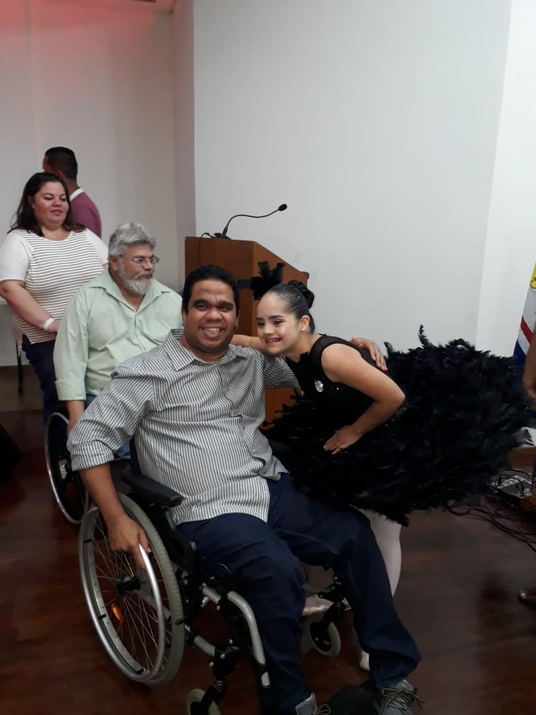 Iremar e criança que se apresentou no evento