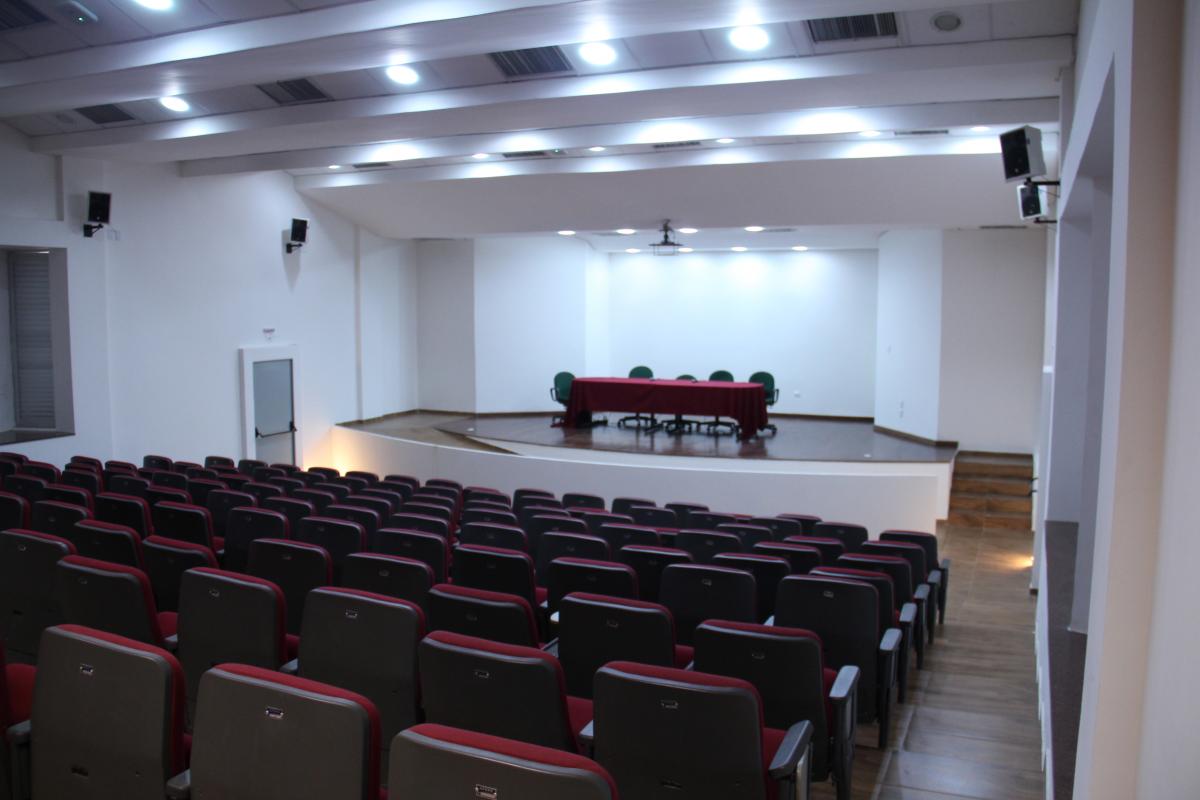 imagem do auditório reformado