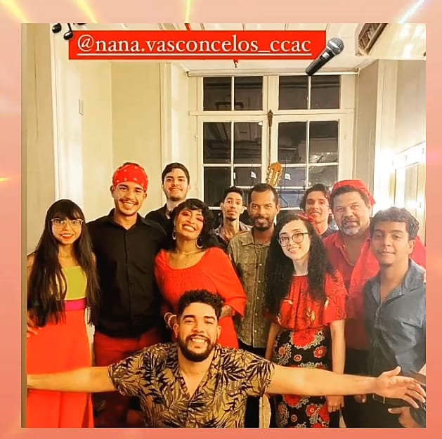 escola naná vasconcelos se apresentando