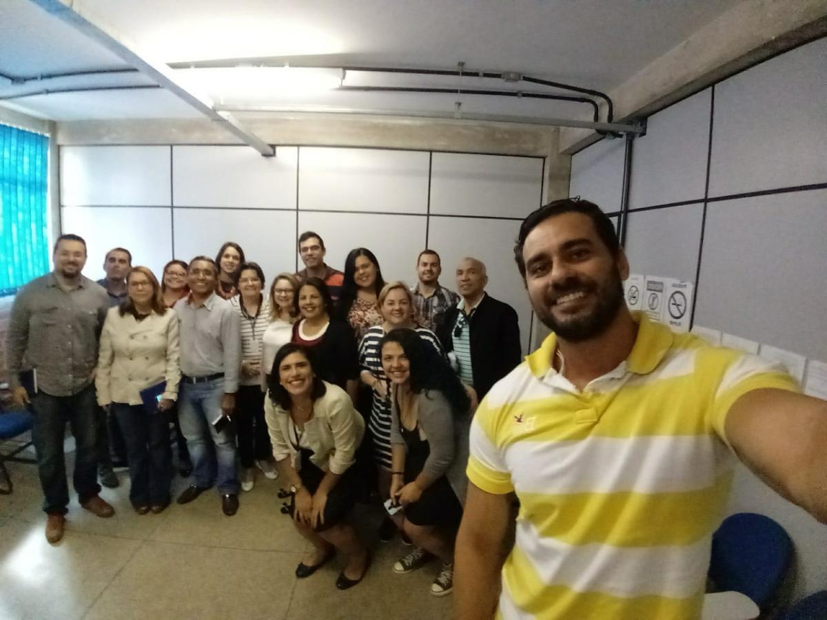 Equipe da Came e coordenações de curso posam para selfie