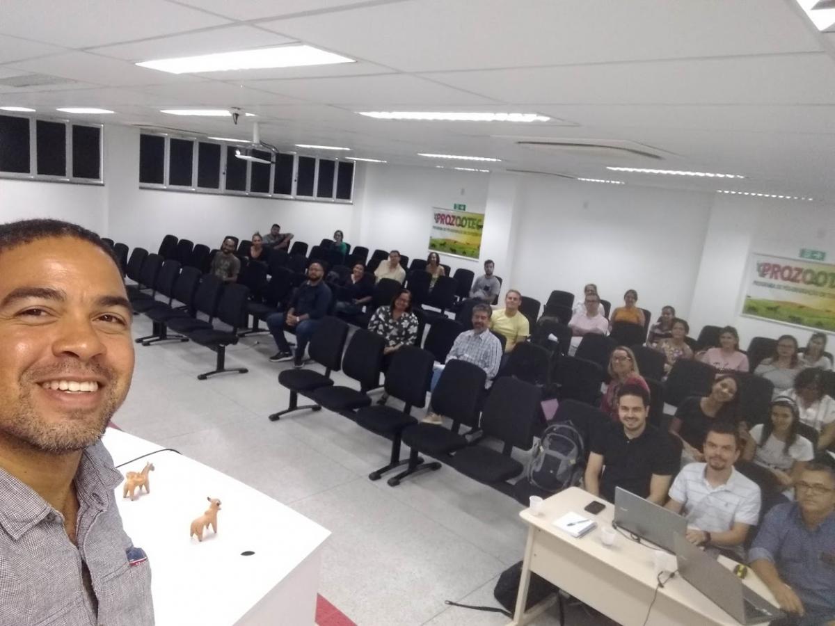 Servidor Marco e turma do curso em Sergipe